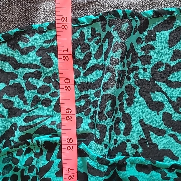 WAS  $68. TORRID Hi/lo Green/Black  sheer top size 2 - Picture 6 of 15